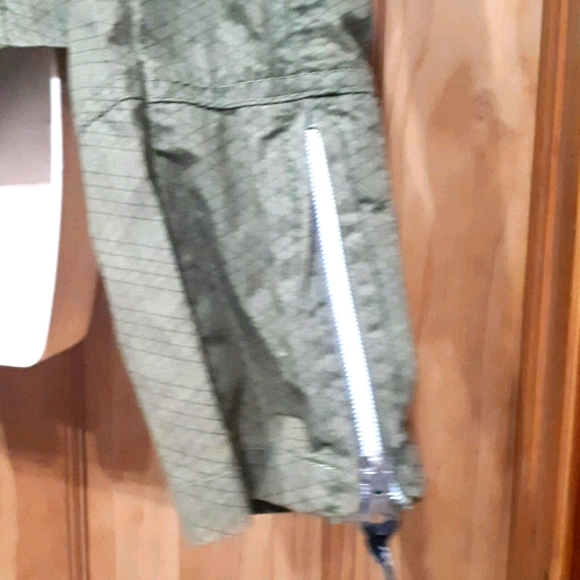 Bench Jacket - Picture 3 of 5